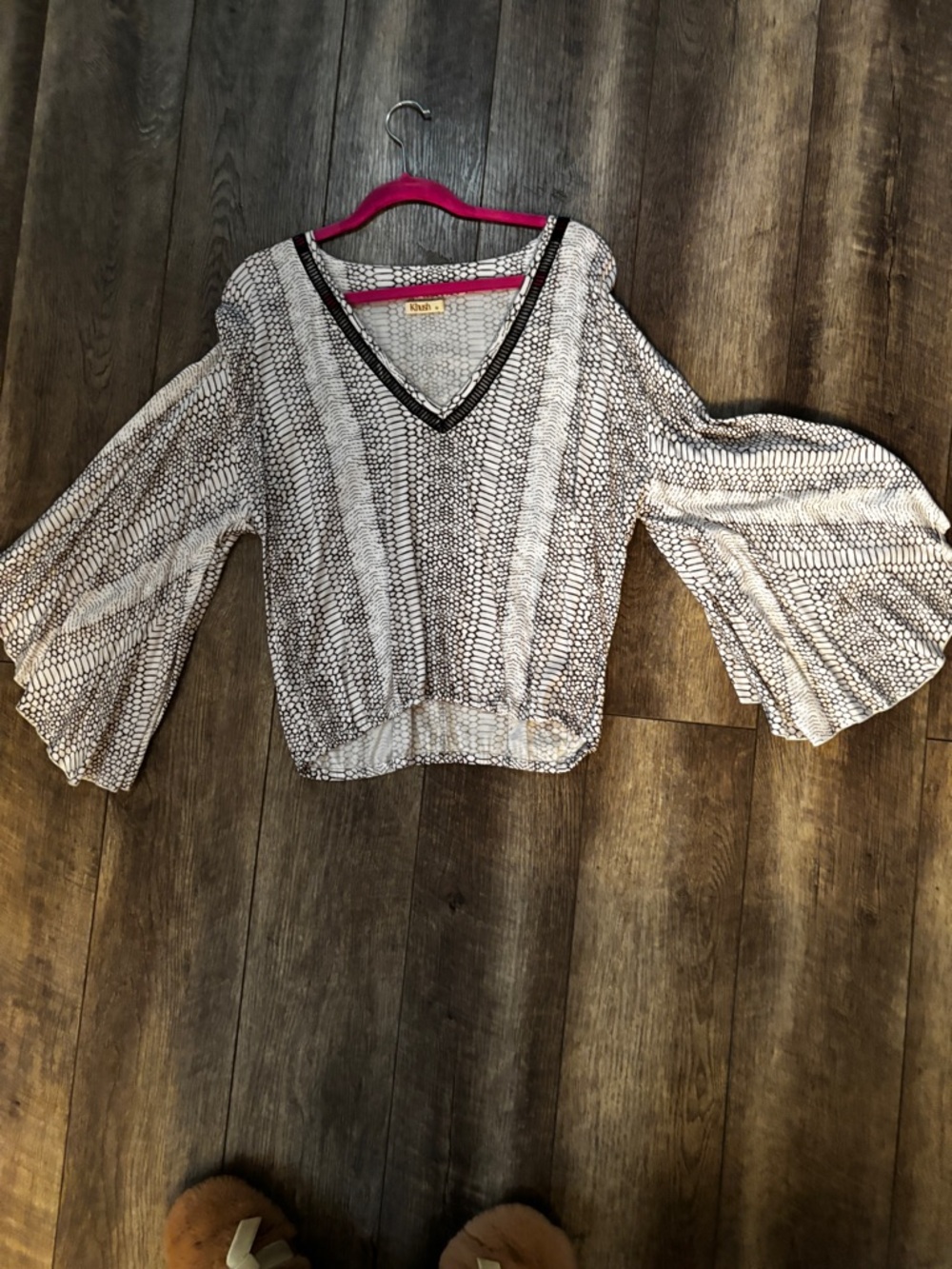 Kensie White and Black V-Neck Bell Sleeve Blouse